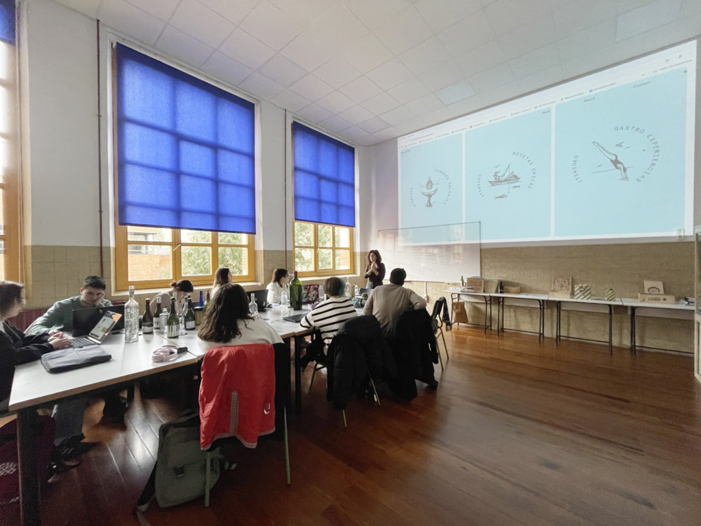 Taller de Ang Studio en el Máster de Packaging