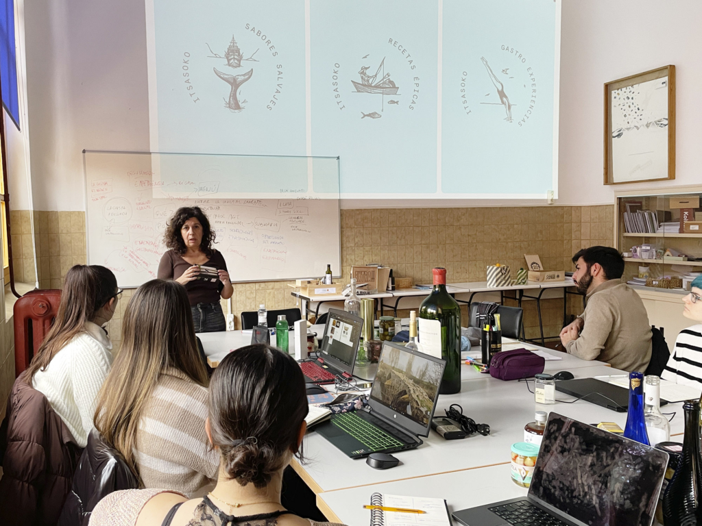 Taller de Ang Studio en el Máster de Packaging