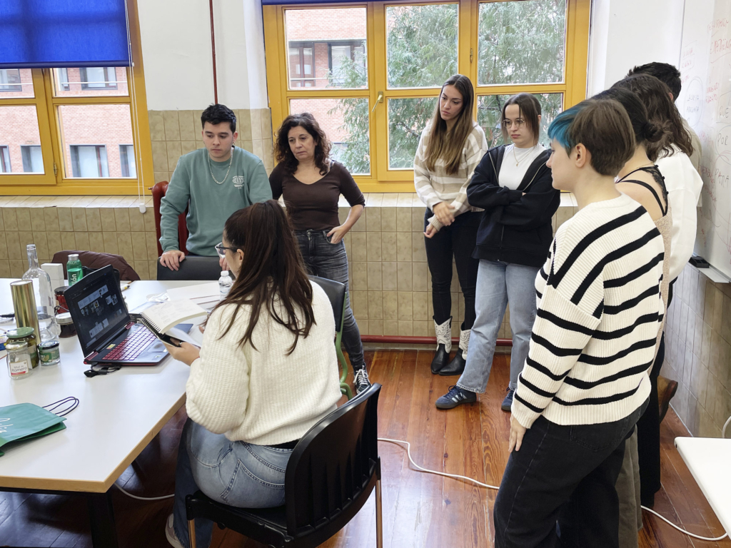 Taller de Ang Studio en el Máster de Packaging