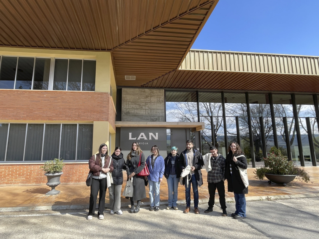 Visita del Máster de Packaging a Bodegas LAN