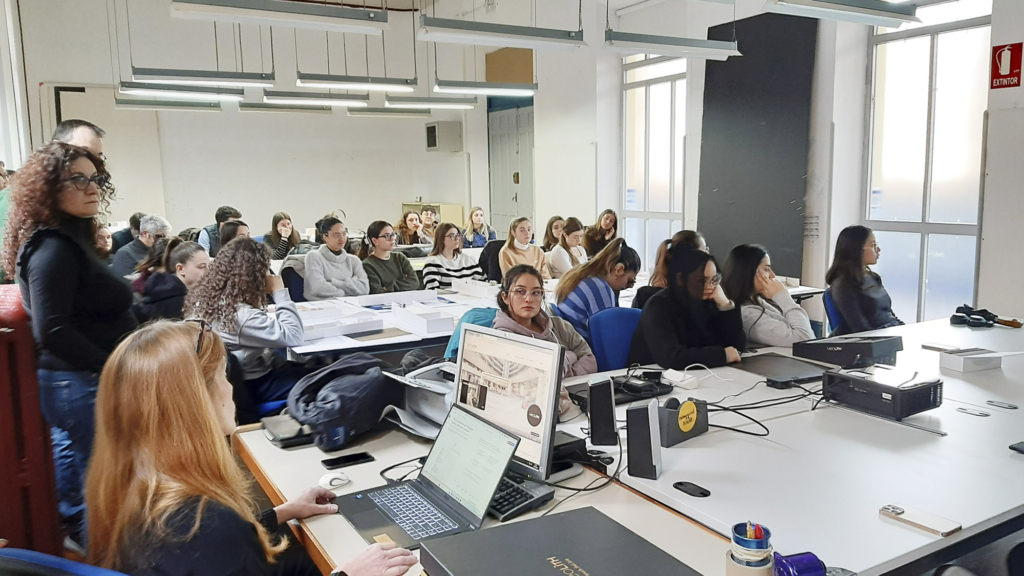 Charla de Neolith en 2º y 3º de Diseño de Interiores