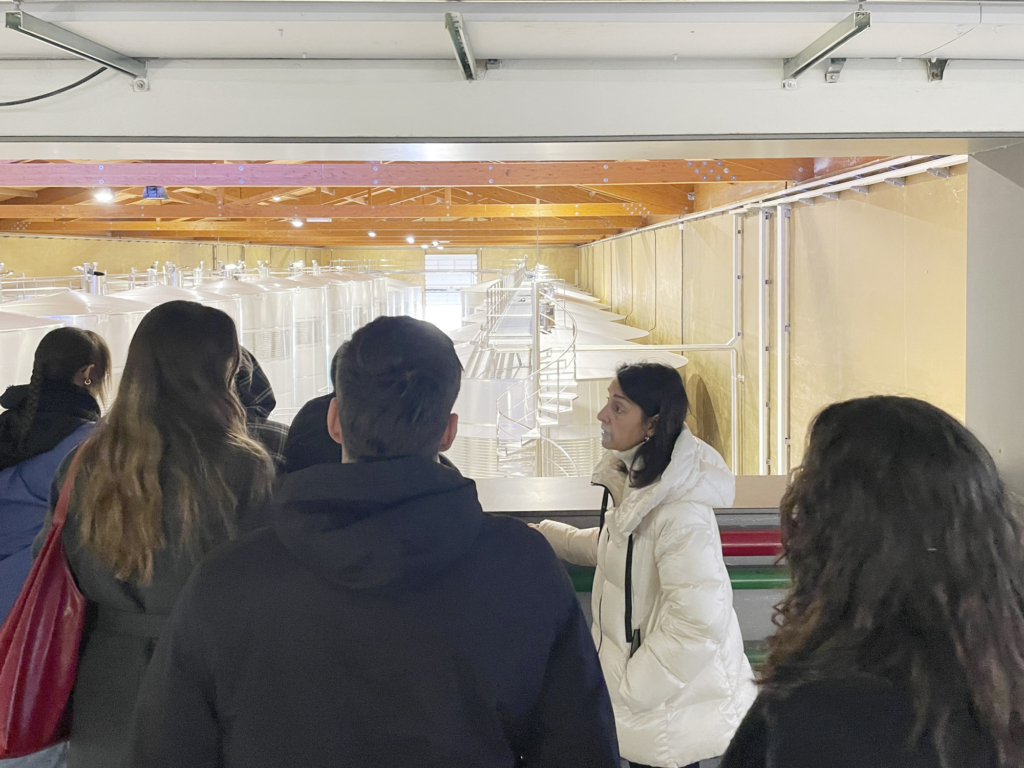 Visita del Máster de Packaging a Bodegas LAN