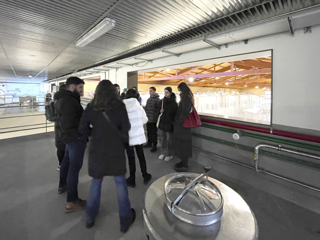 Visita del Máster de Packaging a Bodegas LAN