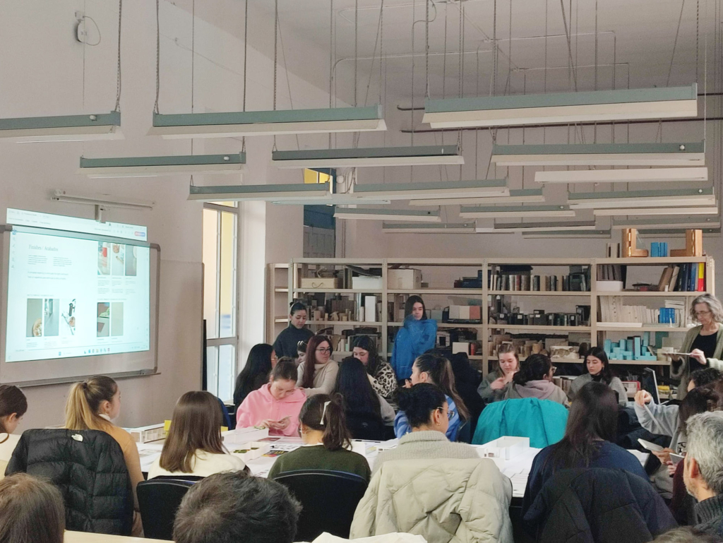 Charla de Neolith en 2º y 3º de Diseño de Interiores