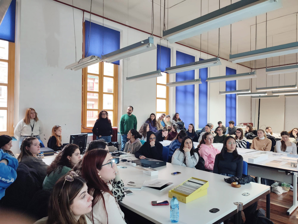 Charla de Neolith en 2º y 3º de Diseño de Interiores