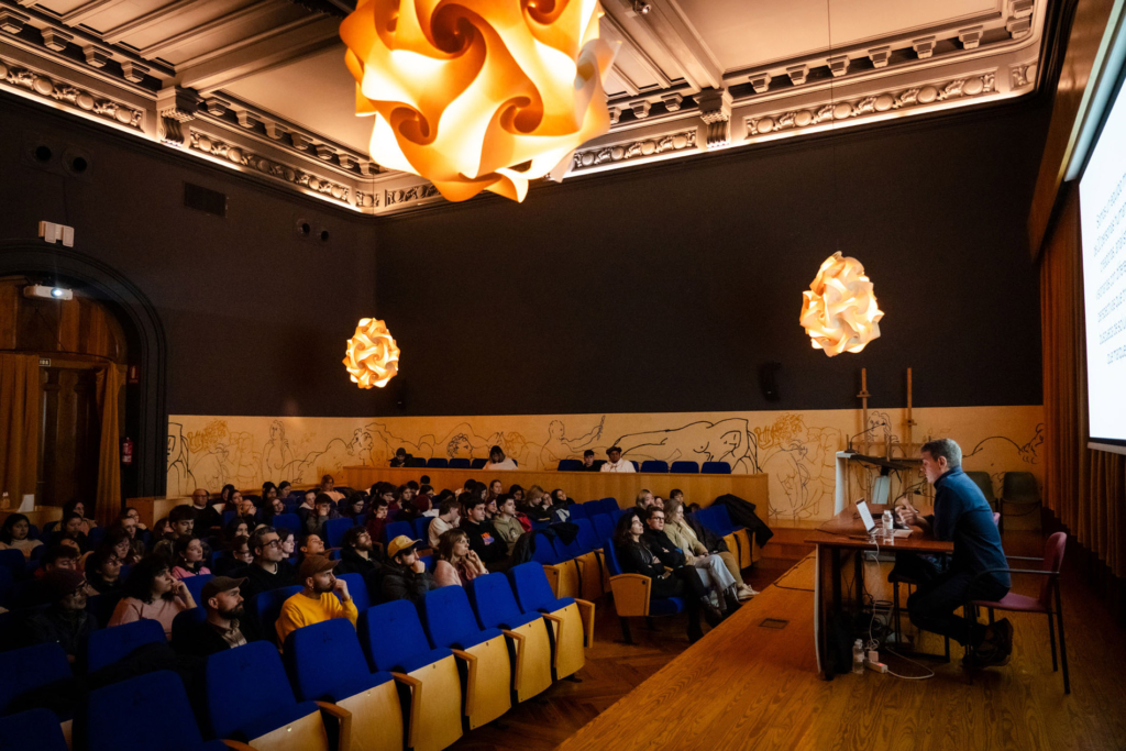 Charla de Miguel Zorraquino con A Crear