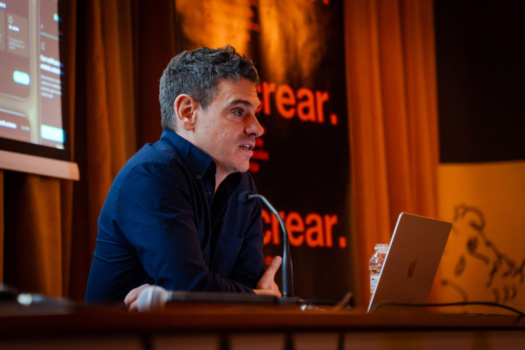 Charla de Miguel Zorraquino con A Crear