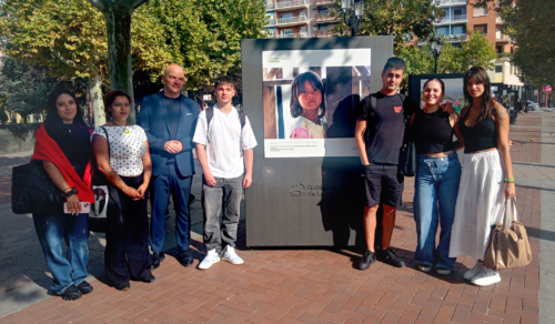 Visita a la exposición “Cooperación Riojana: un compromiso compartido”