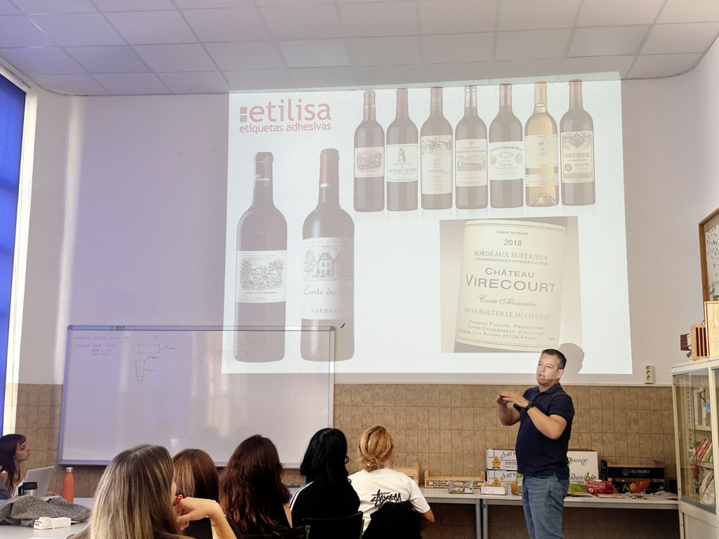 Diego Castillo de Etilisa visita el Máster de Packaging