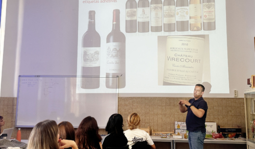 Diego Castillo de Etilisa visita el Máster de Packaging