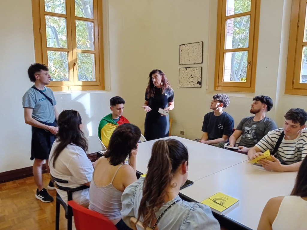 Jóvenes del programa ‘También Riojanos’ visitan la ESDIR