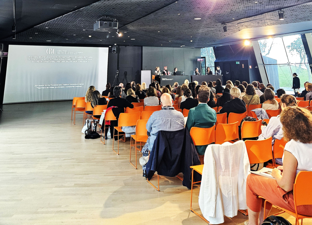 Moda participa en TRANSMISSIONS del Museo Balenciaga