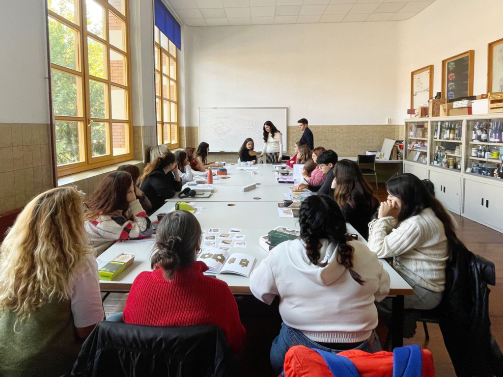 Laura Ramos visita el Máster de Packaging.