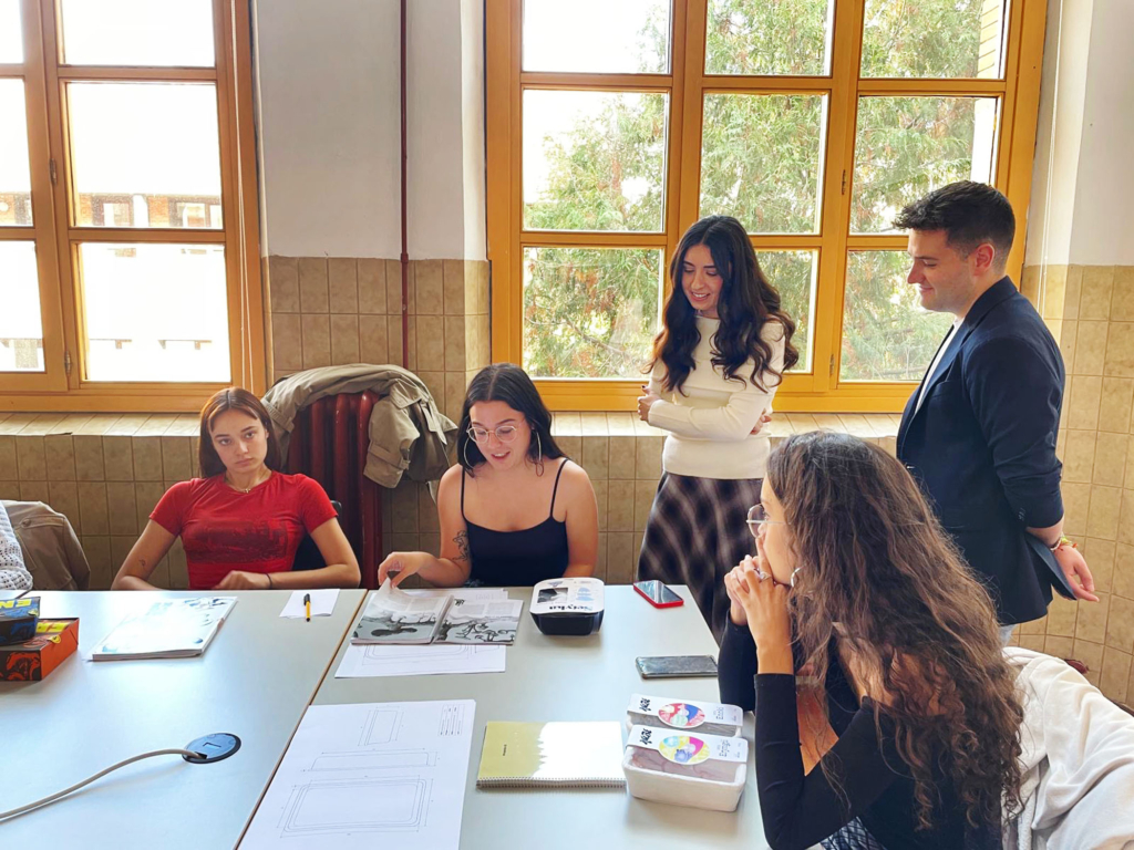 Laura Ramos visita el Máster de Packaging.