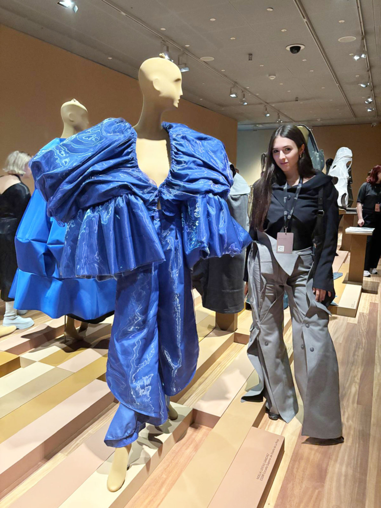 Moda participa en TRANSMISSIONS del Museo Balenciaga