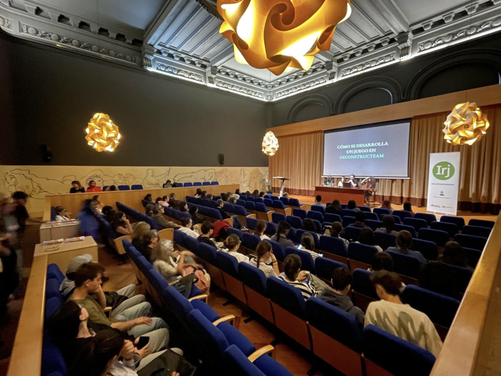 Max, Deconstructeam y Bea Lema en la Esdir