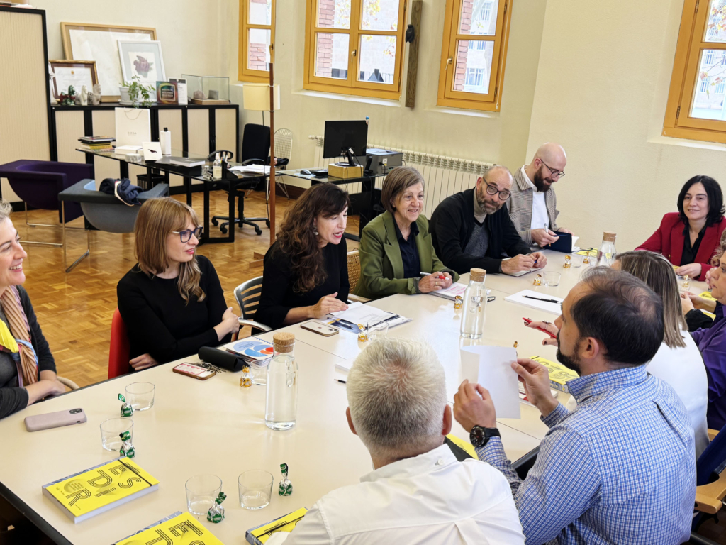 El equipo Rectoral de la UR visita la ESDIR