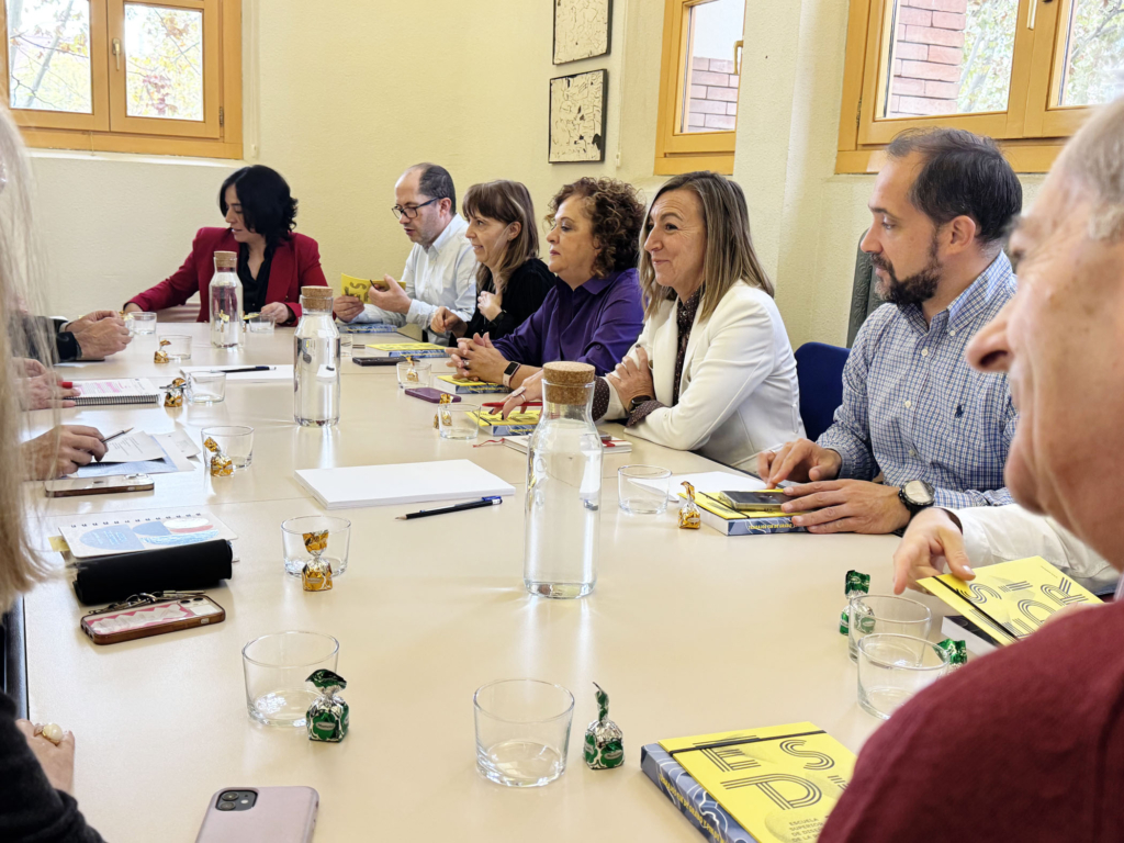 El equipo Rectoral de la UR visita la ESDIR