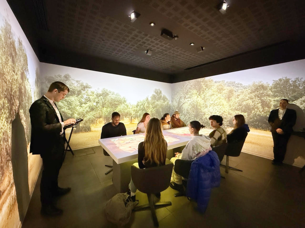 Producto en la Escuela de Hostelería de Sto. Domingo y el taller del alfarero Naharro