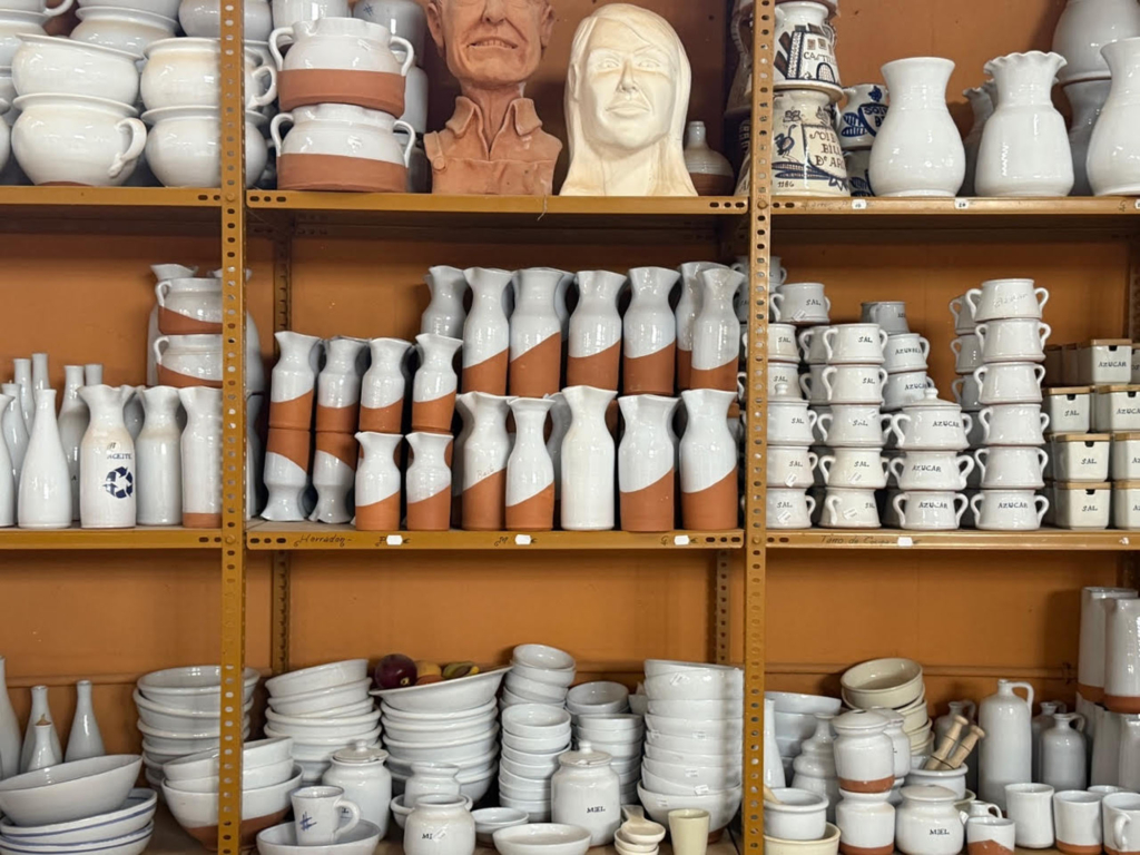 Producto en la Escuela de Hostelería de Sto. Domingo y el taller del alfarero Naharro