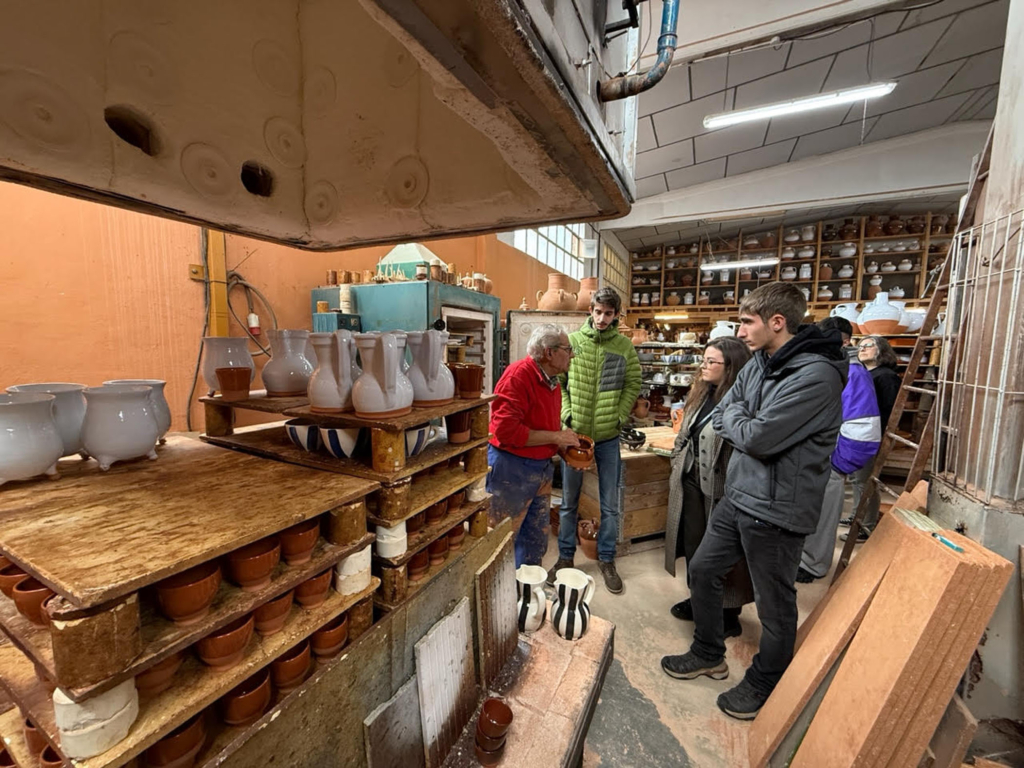 Producto en la Escuela de Hostelería de Sto. Domingo y el taller del alfarero Naharro