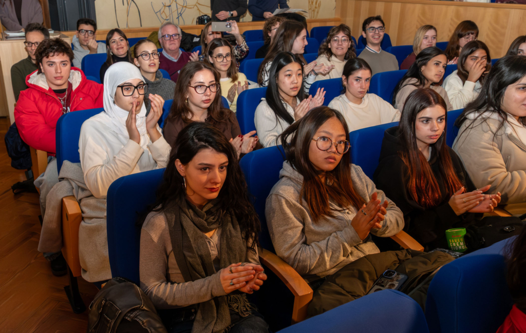 Entrega de galardones y XLI Muestra de Arte Joven en la Esdir