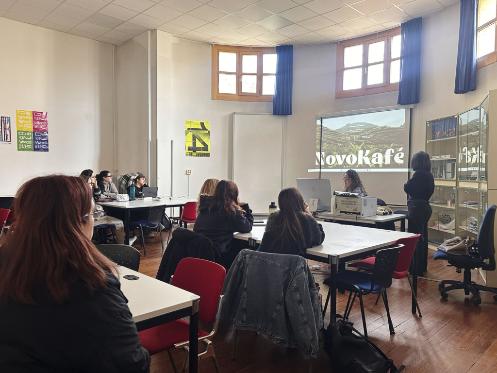 El estudio Dispar visita el Máster de Packaging.