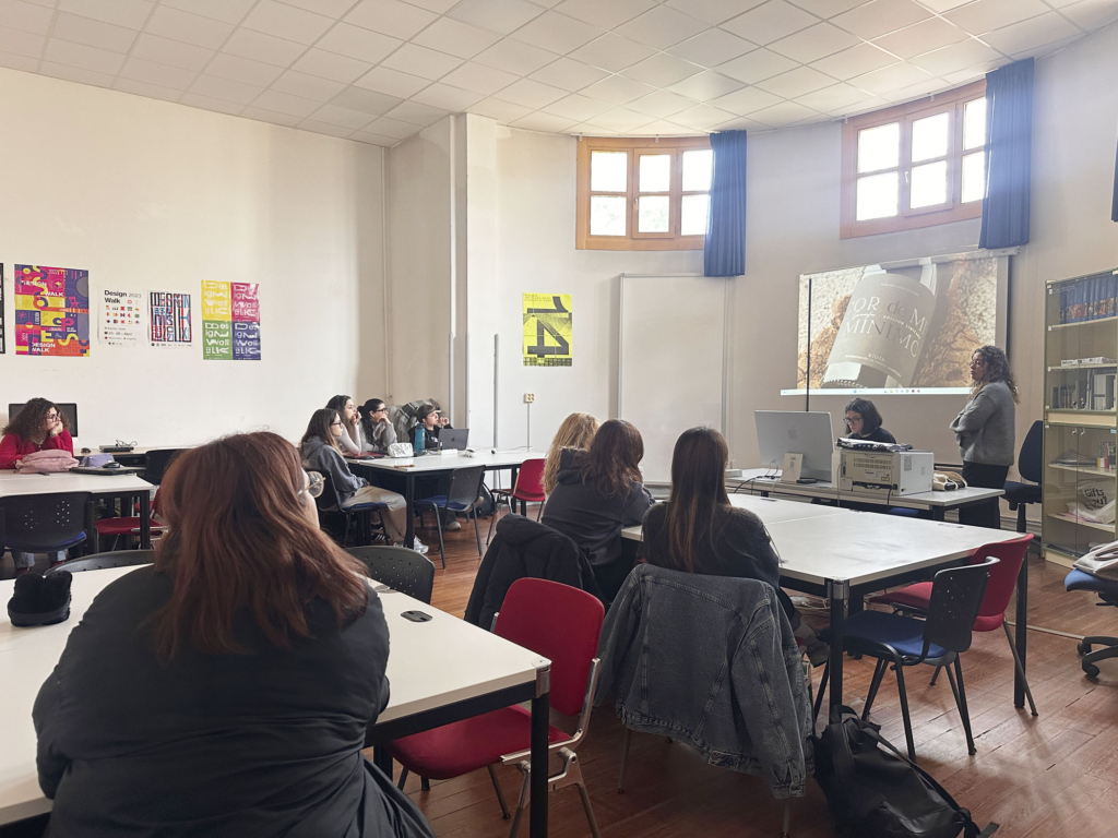 El estudio Dispar visita el Máster de Packaging.