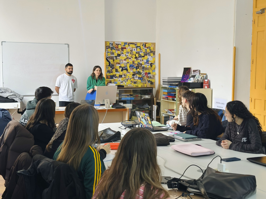 FOMO a los 80, taller de Workoholics para 4º de Gráfico