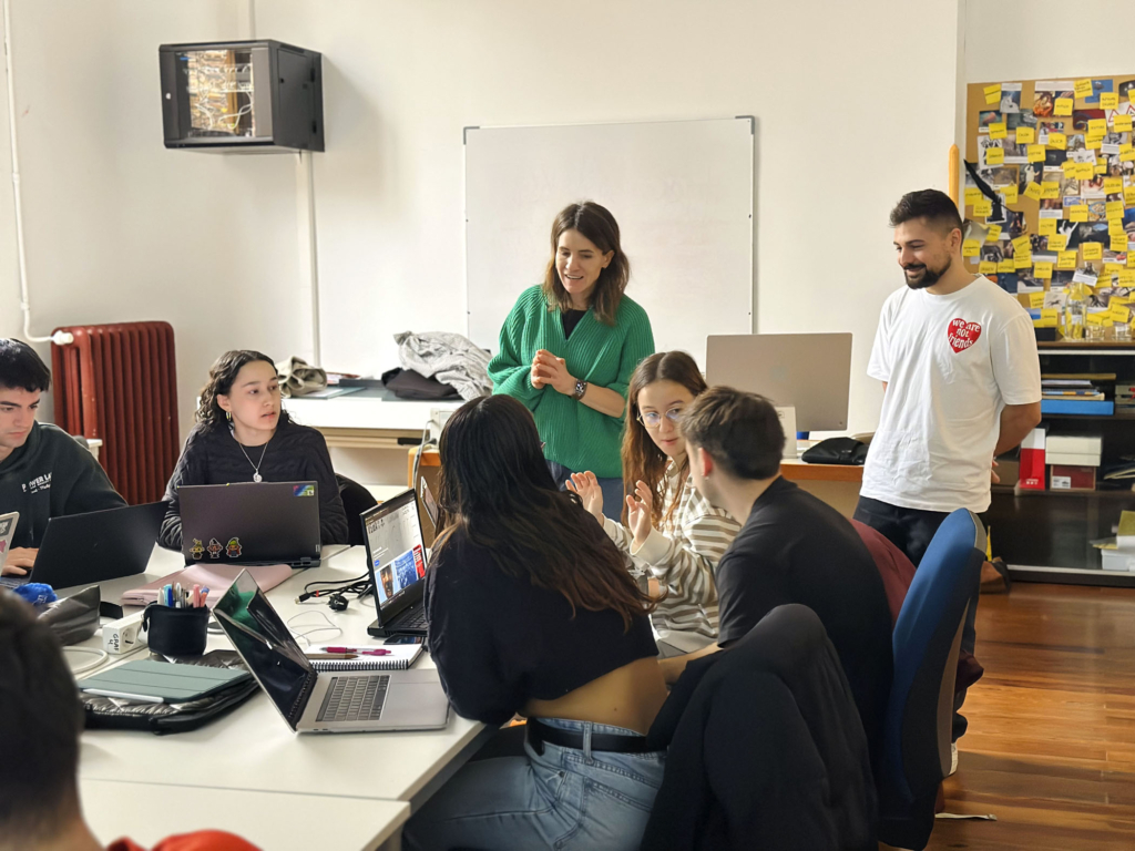 FOMO a los 80, taller de Workoholics para 4º de Gráfico