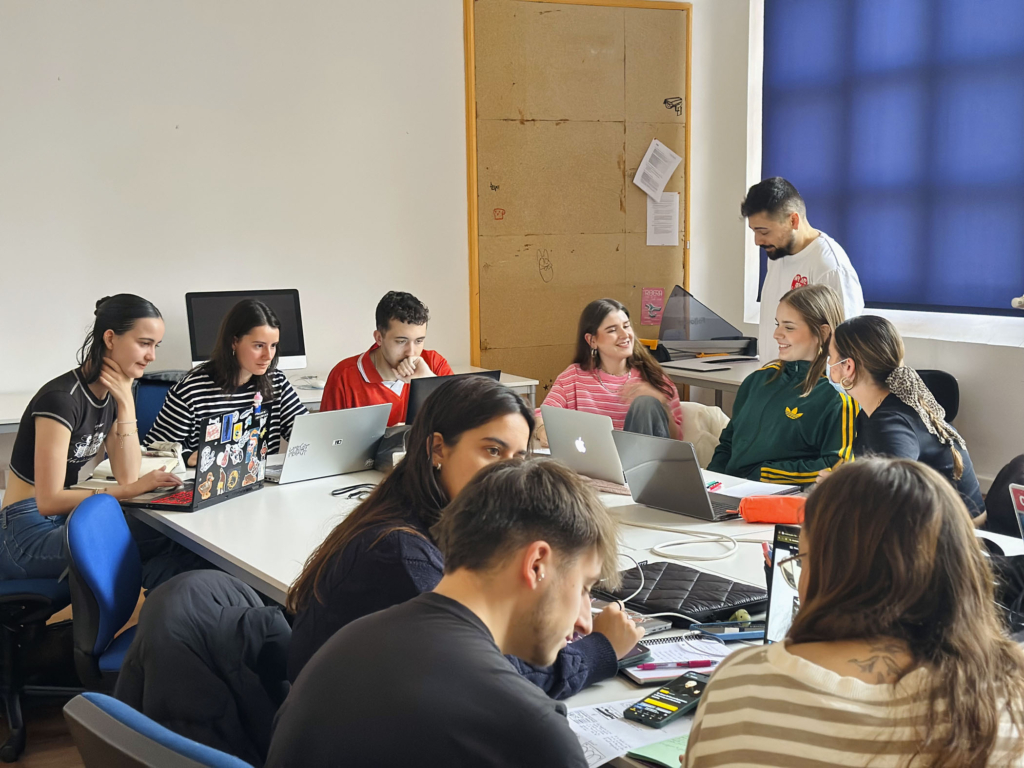 FOMO a los 80, taller de Workoholics para 4º de Gráfico