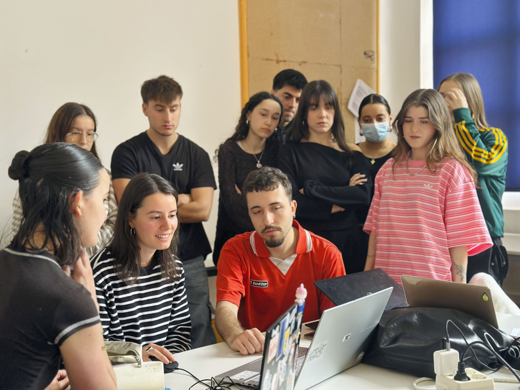 FOMO a los 80, taller de Workoholics para 4º de Gráfico