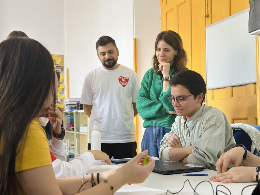 FOMO a los 80, taller de Workoholics para 4º de Gráfico