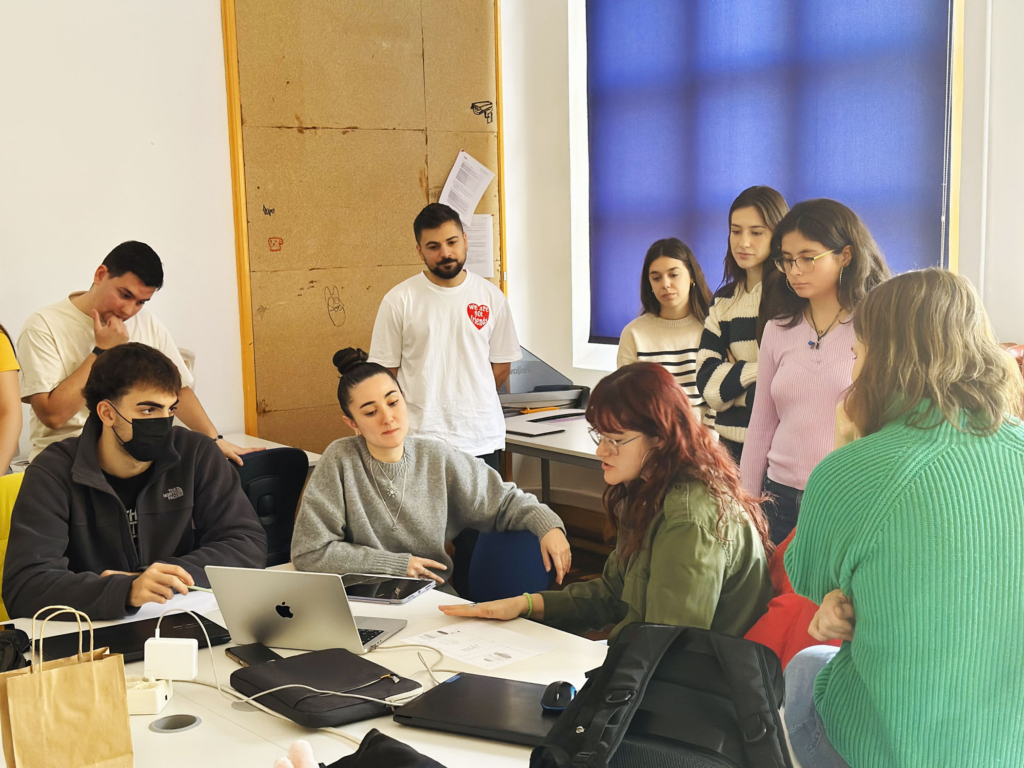 FOMO a los 80, taller de Workoholics para 4º de Gráfico