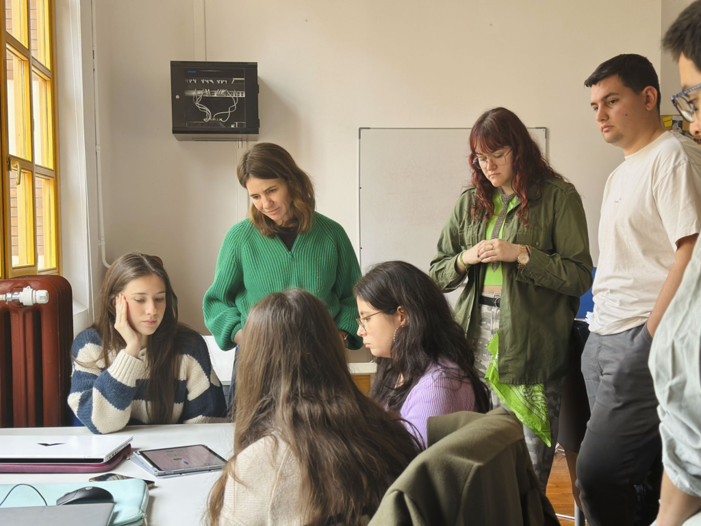 FOMO a los 80, taller de Workoholics para 4º de Gráfico