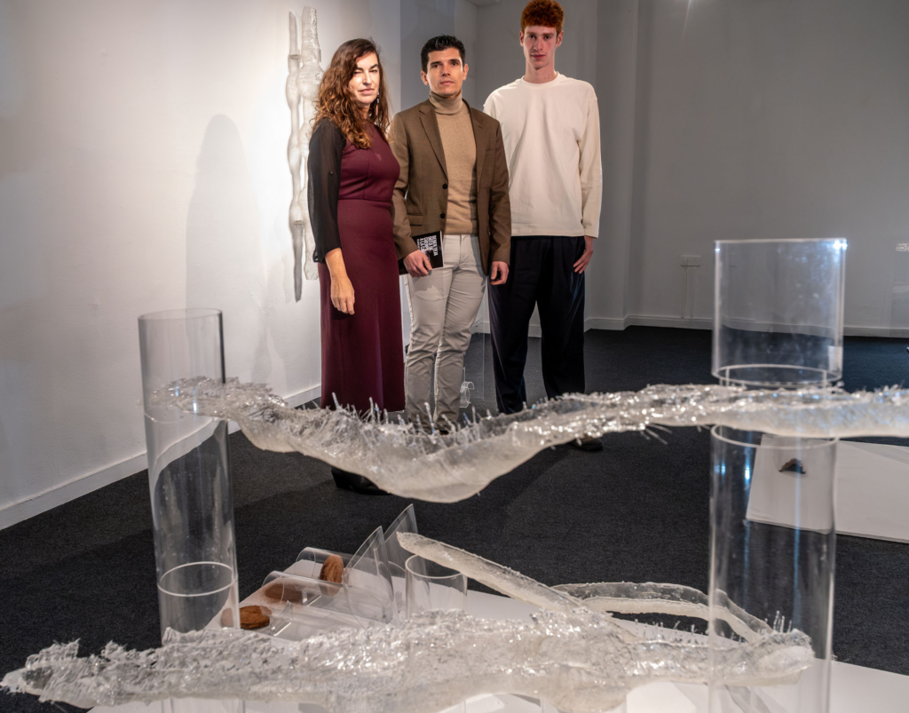 Inauguración de la exposición "Beber teja dota de cuerpo a la cal" de Álvaro Morón