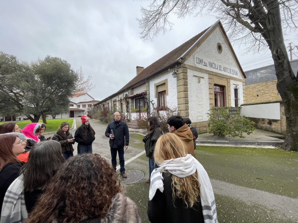 El Máster de Packaging visita Bodegas CVNE