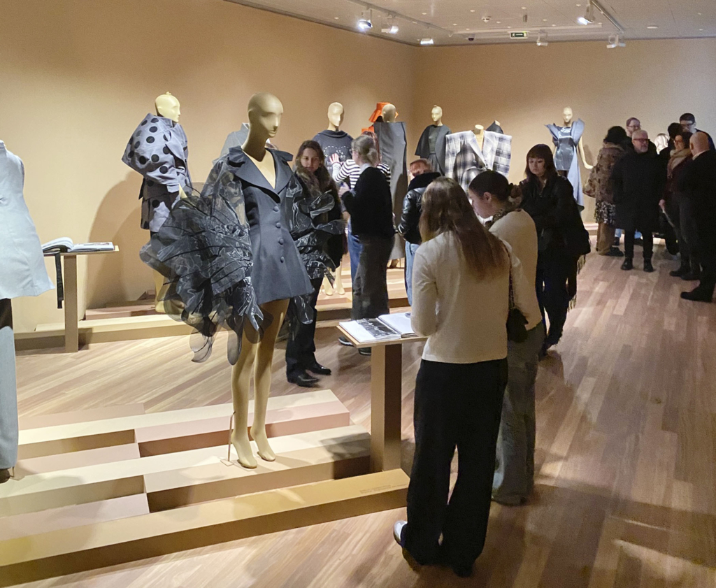 Movilidad física del BIP “Exhibiting fashion”