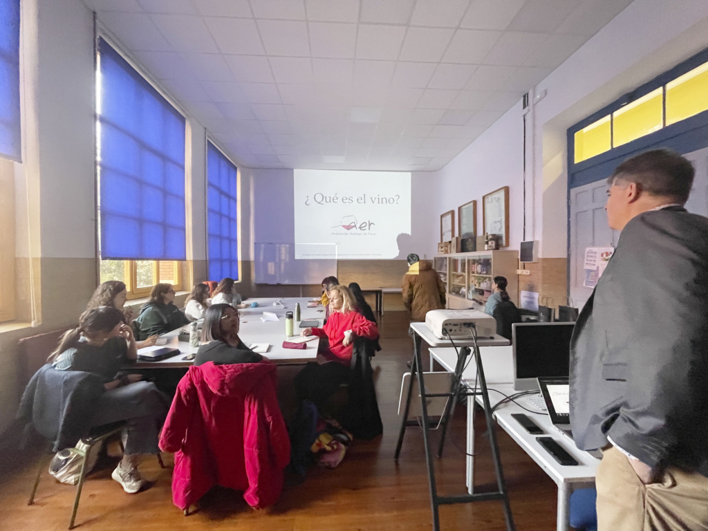 Enólogos de AER en el Máster de Packaging