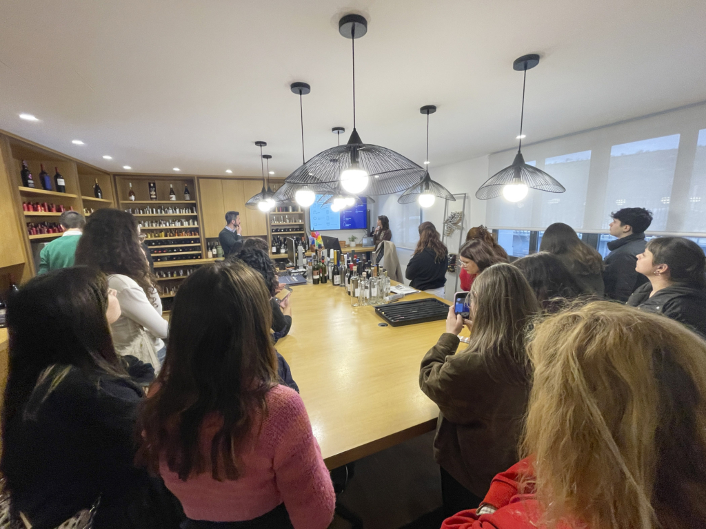 El Máster de Packaging visita Rivercap-Crealis