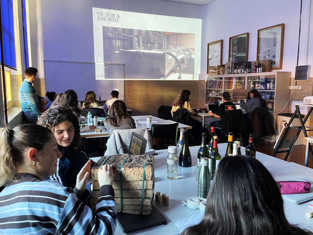 Sesión técnica sobre tapones vitivinícolas en el Máster de Packaging