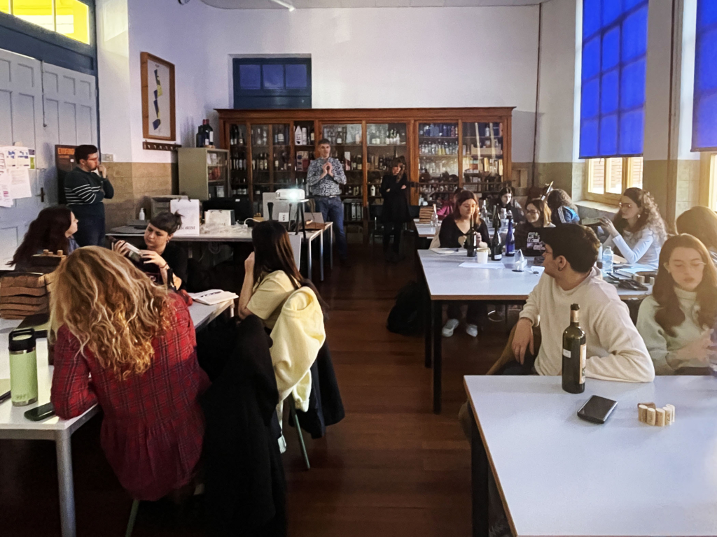 Sesión técnica sobre tapones vitivinícolas en el Máster de Packaging