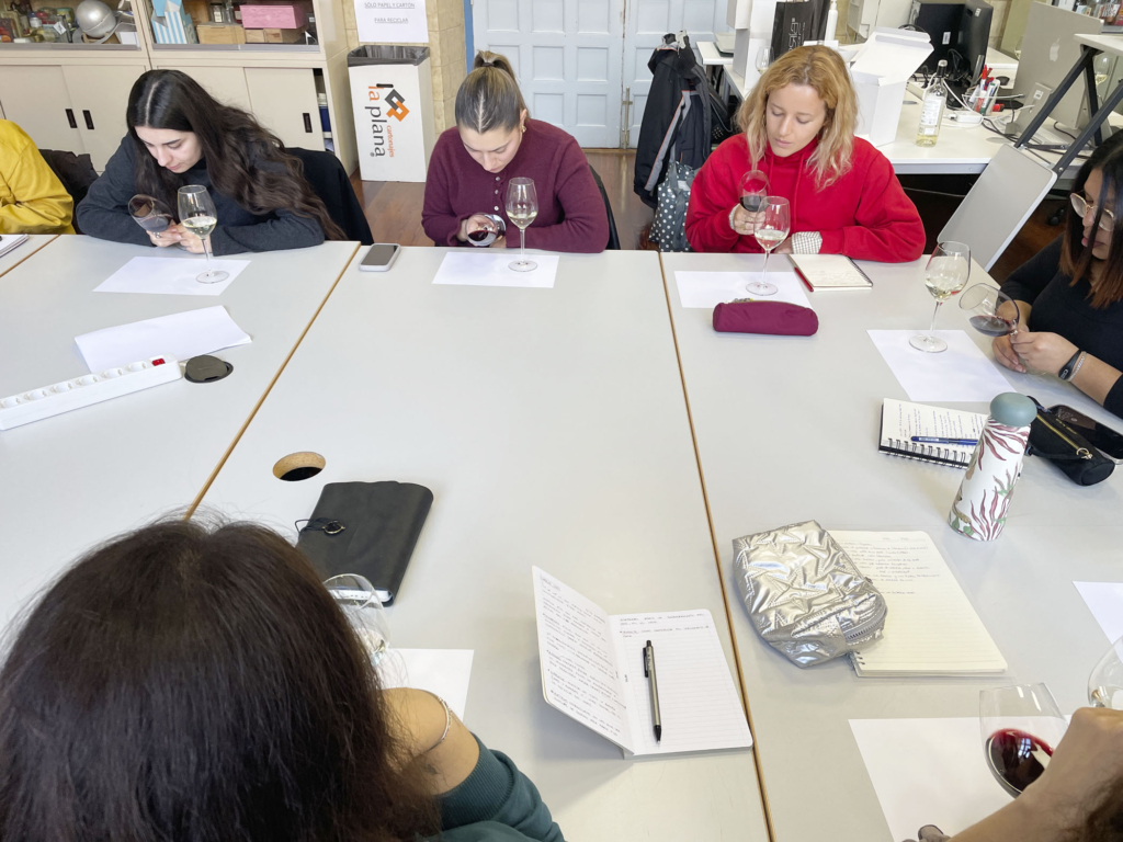 Enólogos de AER en el Máster de Packaging