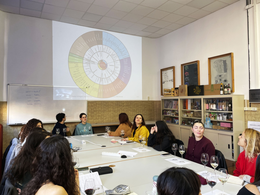 Enólogos de AER en el Máster de Packaging