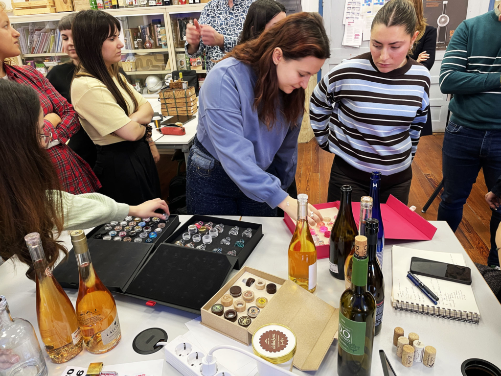 Sesión técnica sobre tapones vitivinícolas en el Máster de Packaging