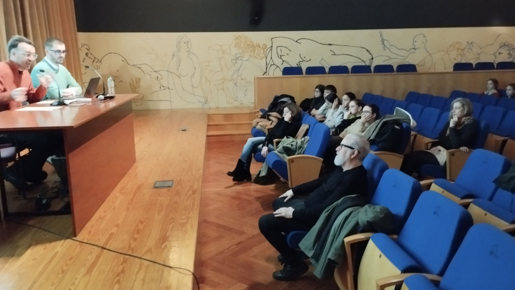 Estudio Goodbye 2000 con Espacios e Interiores