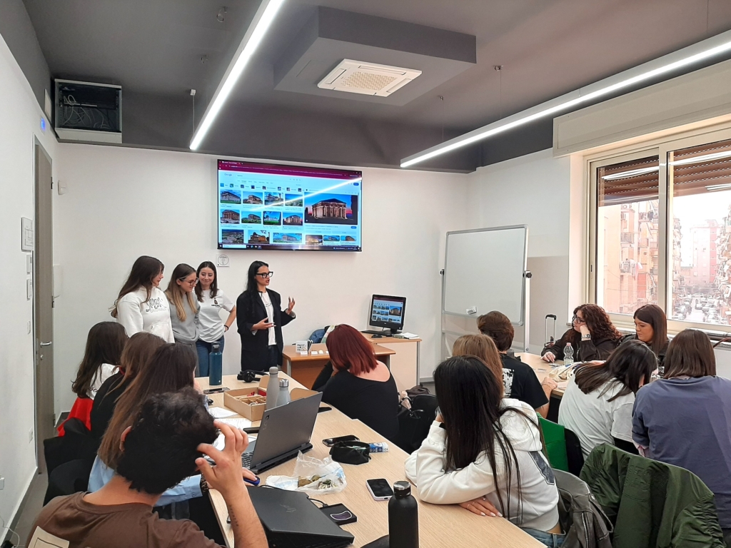 MaterioteKa en la IUAD de Nápoles