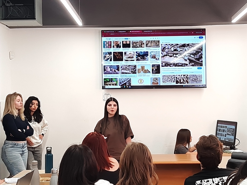 MaterioteKa en la IUAD de Nápoles