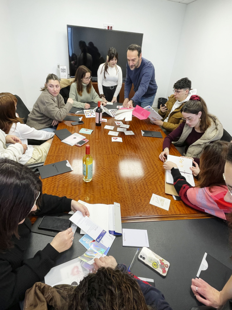 Visita del Máster de Packaging a la imprenta Riojadhesivos