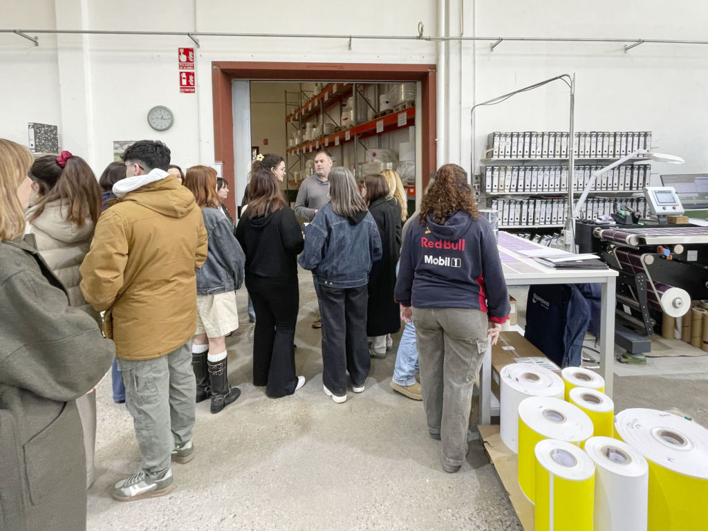 Visita del Máster de Packaging a la imprenta Riojadhesivos